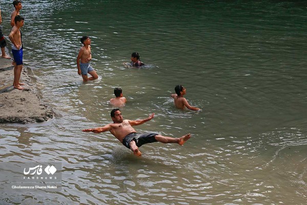 شنای پرخطر در رودخانه های چالوس