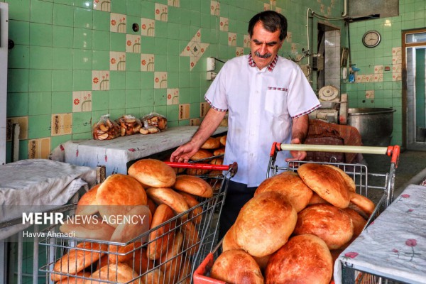 پخت نان سنتی “قالاج” در قائمشهر از جنگ جهانی دوم