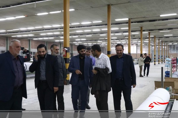 بازدید مسولان بسیجی از کارخانه نساجی قائم شهر