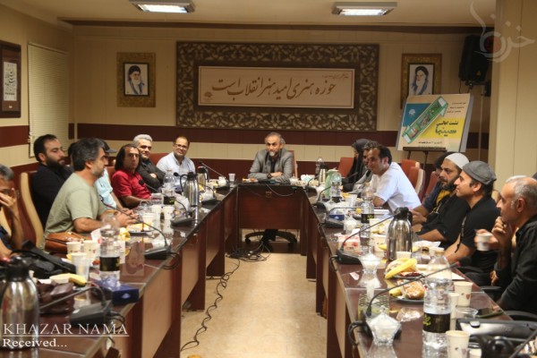نشست صمیمی اهالی سینما با رئیس حوزه هنری مازندران